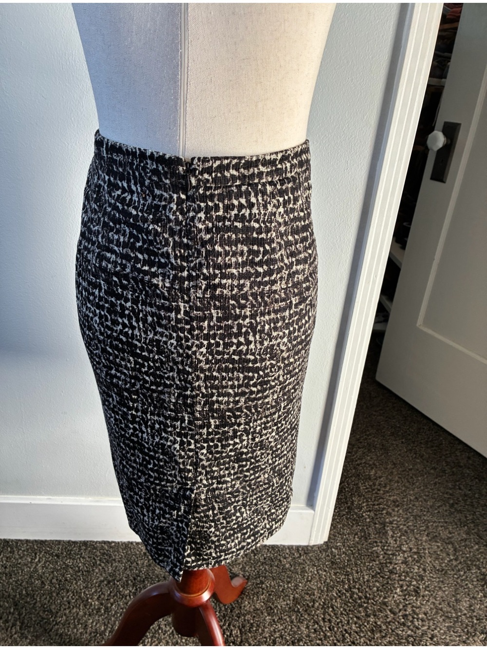 Jigsaw classic pencil skirt size 8. Perfect condition. 100% cotton